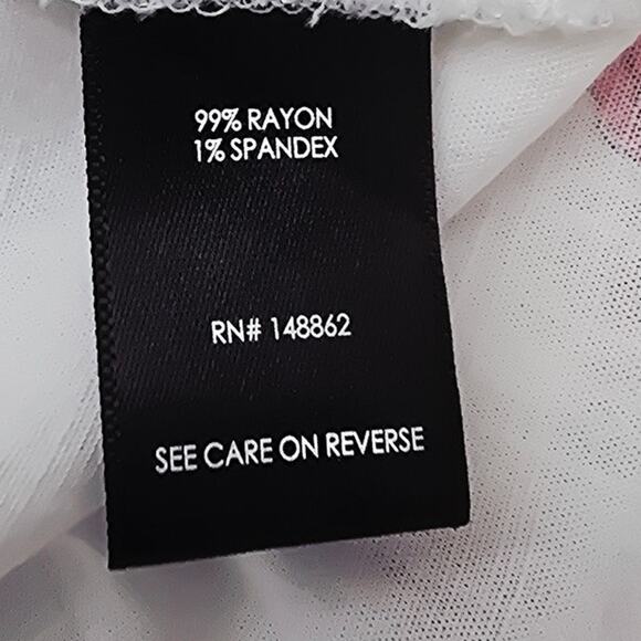 Torrid Harper White Red Lips Suckers Women's Roll-Up Sleeve Work Blouse 2 - 2X - Picture 6 of 7